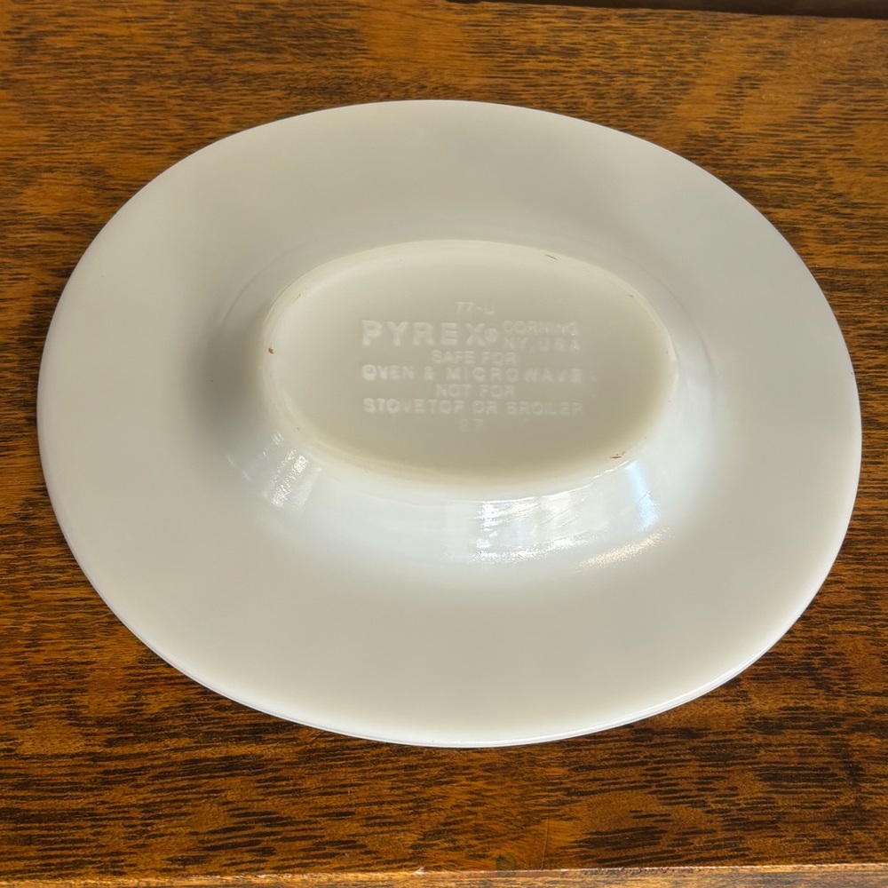 Pyrex vintage milk glass Butterfly Gold gravy boat with plate - Picture 3 of 6